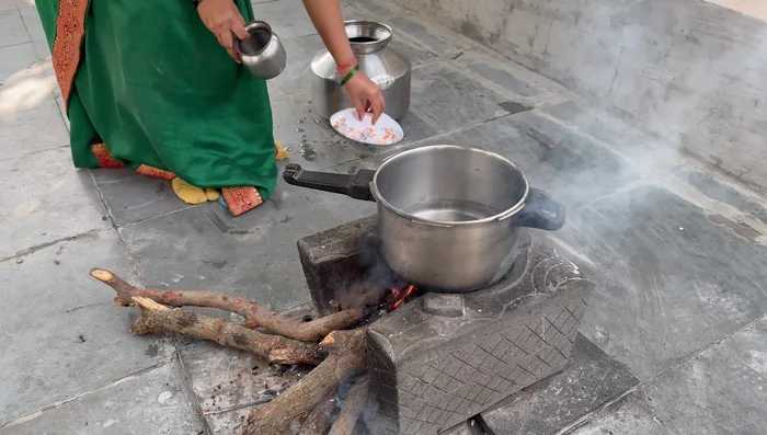 Wash the gram dal thoroughly with 2-3 changes of water.
