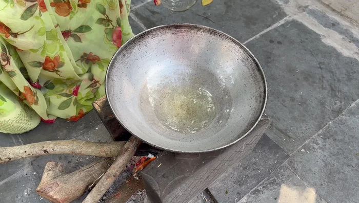 Heat oil in a pan. Add the chicken pieces and cook.