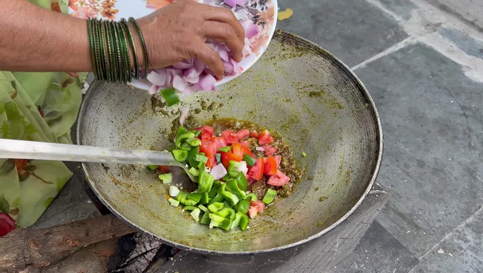 Add chopped tomatoes, capsicum, and onions. Fry well. Season with salt.