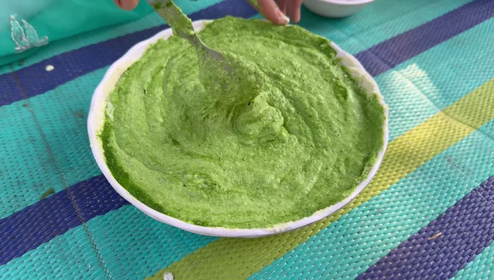 Let the mixture rest for 10 minutes to allow the semolina to swell. (279.96)