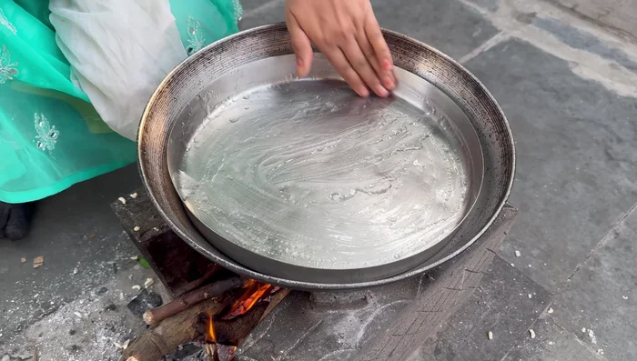 Add baking soda to the batter and mix well. (374.8)