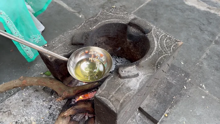 Prepare the tadka: Heat oil, add curry leaves, mustard seeds, red chilies (optional), cumin seeds, and salt. (525.48)