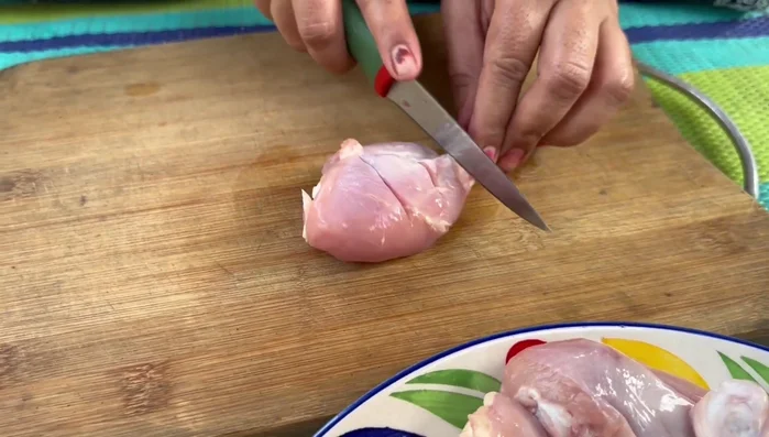 Make a fine cut in each leg piece to allow the masala to penetrate and ensure even frying.