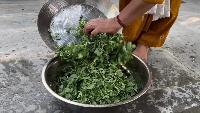Wash and cut fenugreek leaves into small pieces.