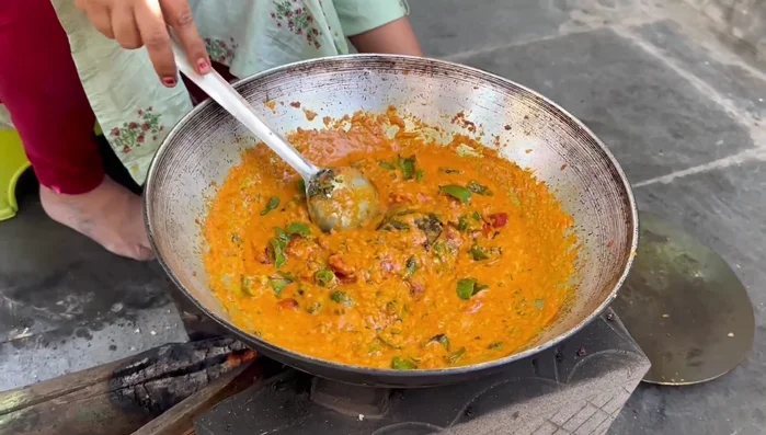 Combine the fried egg tikkis, tomatoes, chickpeas, and gravy masala. Mix well.