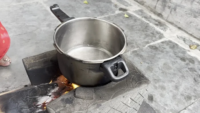 Cook white peas in a cooker with salt and turmeric powder.