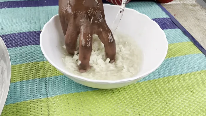 Soak poha.