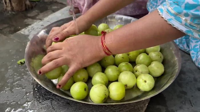 Wash the amla thoroughly.
