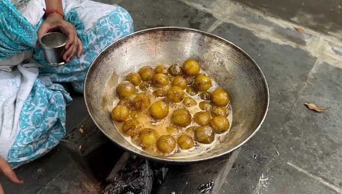 Remove from heat. Stir in cardamom powder and a pinch of salt.