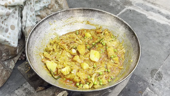 Garnish with chopped coriander (optional). Serve hot with rice, roti, or chapati.