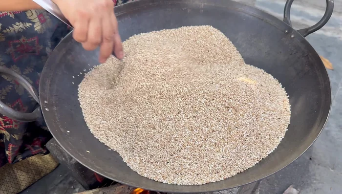 Remove roasted sesame seeds and set aside.