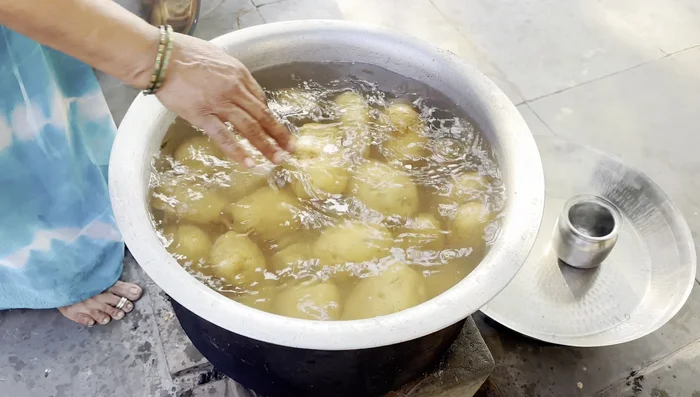 Boil the potatoes for 15-30 minutes.