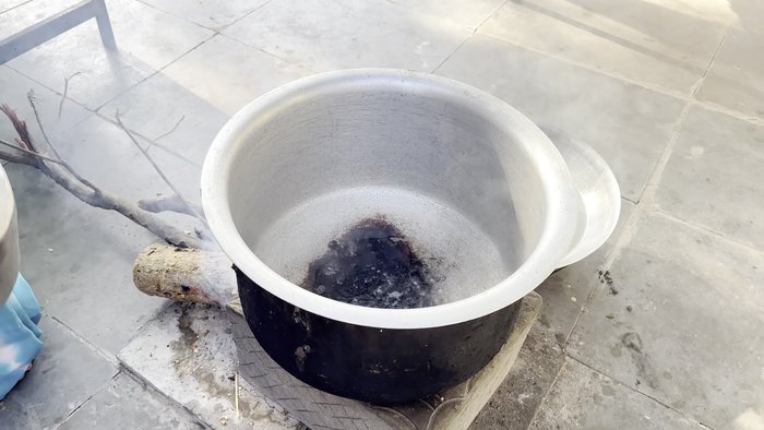 Put a pot on the stove and pour water into it.