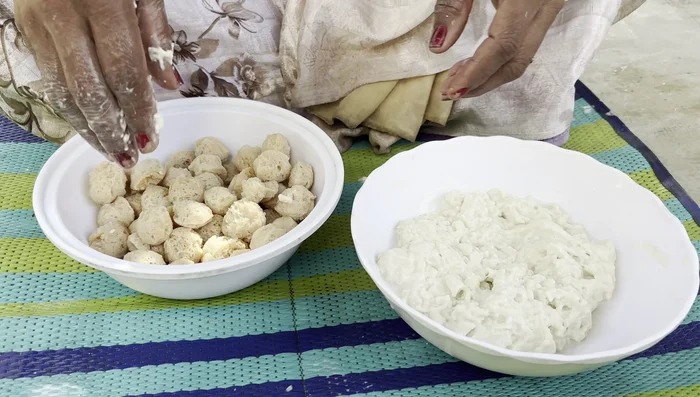 Squeeze the cooled soybeans to remove excess water.