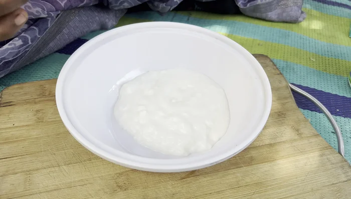 Prepare the gravy: Whisk curd until smooth; add cashew paste and fresh cream.