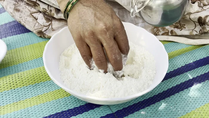 Knead the cooked soybeans until soft; add salt to taste.
