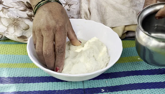 Soak the flour and extract as much water as possible.