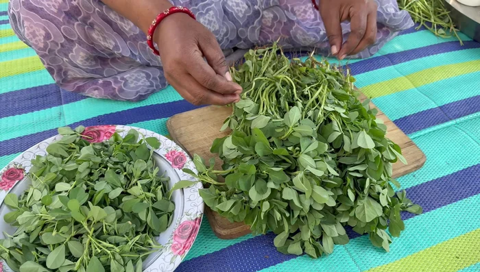 Select and clean the fresh fenugreek leaves, removing the stems. Wash thoroughly and set aside.