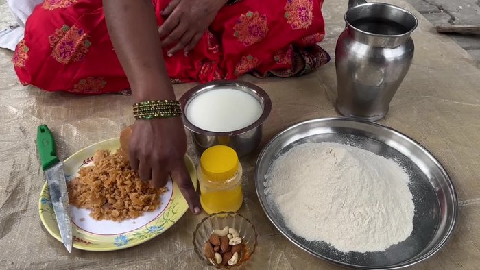 Chop cashews