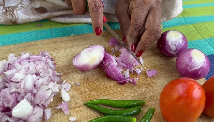 Finely chop the onion.