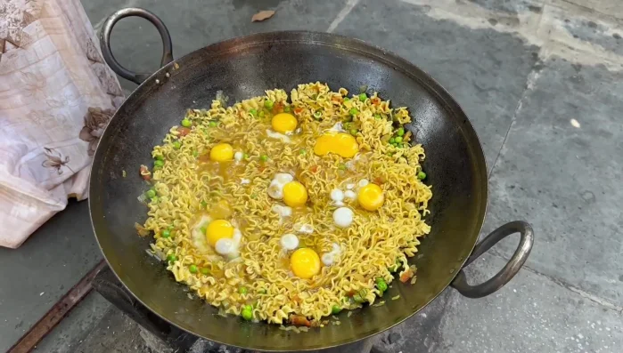 Cover the pan and let the eggs cook.