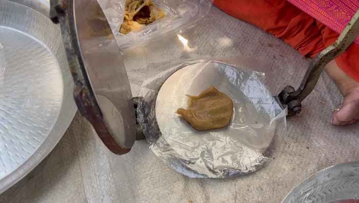 Dry the papads in the sun for a better color and crispness.