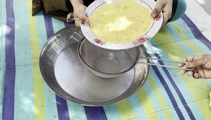Sieve the mixture through a sieve to remove lumps and create a light and airy texture. A slightly coarser sieve is sufficient.