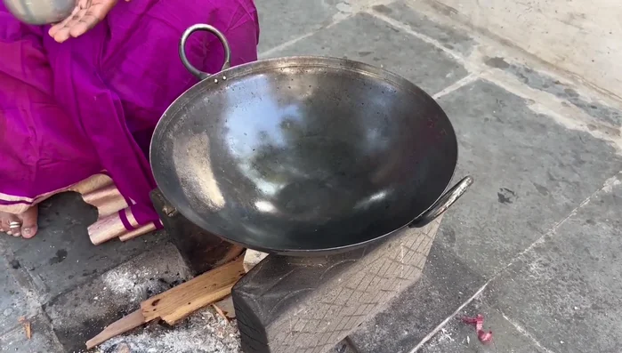 Place a pan on the stove and heat it. Pour four cups of water into the pan and add a little salt.