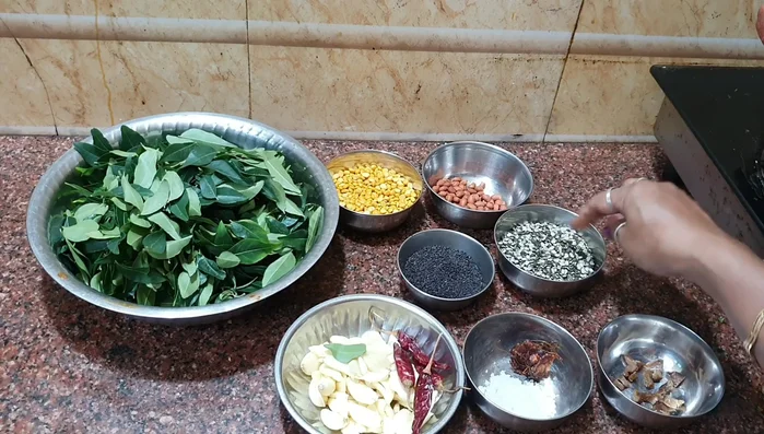 Add the roasted curry leaves to a blender/grinder.