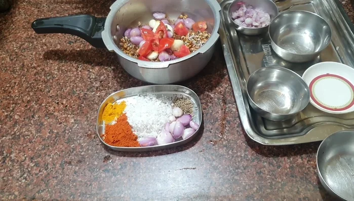 Boil in the cooker for four whistles.