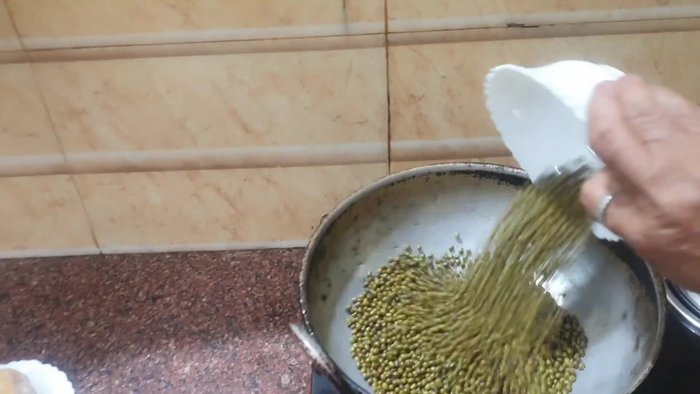 Roast the sirupairu until fragrant. Wash and set aside.