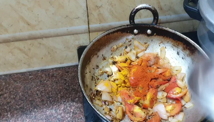 Add turmeric and coriander powder and fry (109.52).