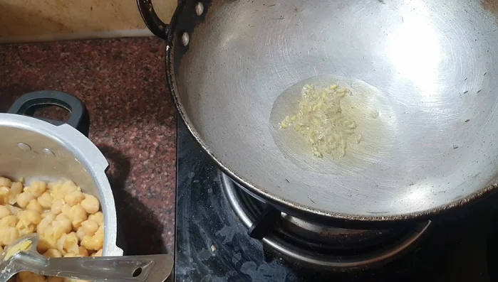For the tempering: Heat oil, add fennel seeds, fry until reddish, add onion and curry leaves, then add peanuts and fry until light brown (171.599).
