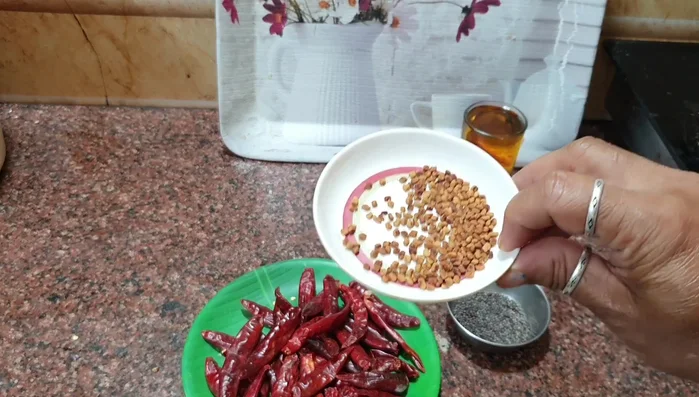 Wash and clean the gooseberries thoroughly. Prick them several times with a fork or knife to help them absorb the spices better.
