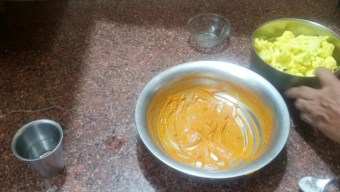 Add the cauliflower florets to the masala and mix thoroughly, ensuring all florets are coated.