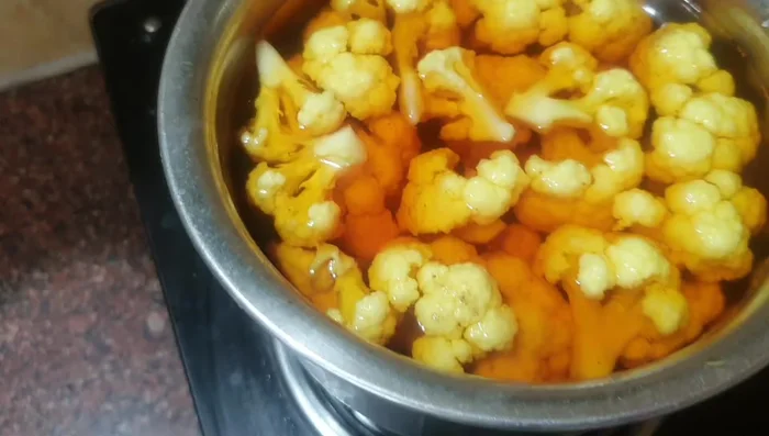 Drain the cauliflower and set aside.