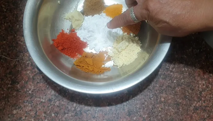 Prepare the masala: In a bowl, mix gram flour, cornflour, coriander powder, garam masala, turmeric powder, cumin powder, ginger-garlic paste, salt, pepper powder, and cooking oil. Add a little water to achieve a smooth, not-too-thick consistency.
