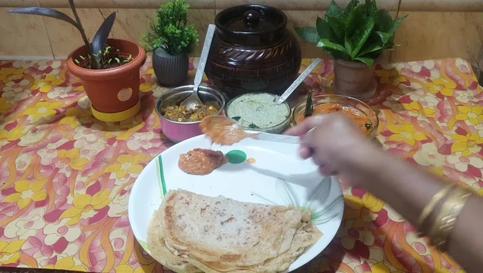 Serve hot with chutney and fried rice (optional).