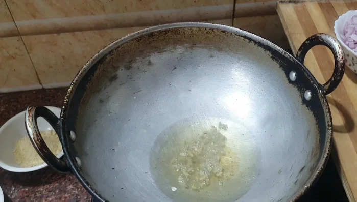 Prepare the masala: Heat oil in a pan, fry aniseed, garlic, ginger, and chili pepper. Add chopped onions and fry until golden brown.