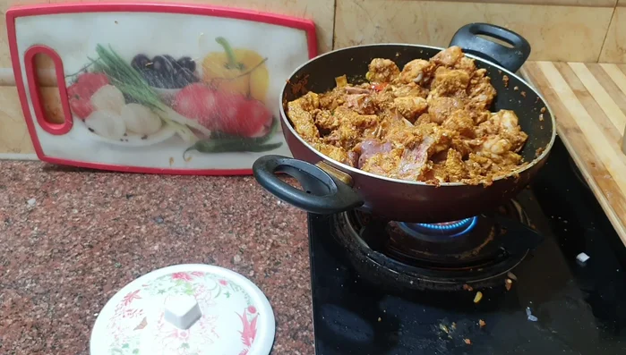 Cook the chicken and spices.