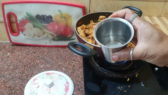 Add 100 ml of water.