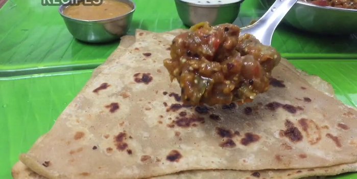 Add the mashed or ground smoked brinjal to the pan.
