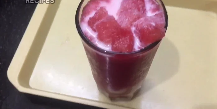 Serve the juice in a glass.