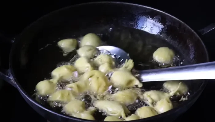 Prepare the sugar syrup.