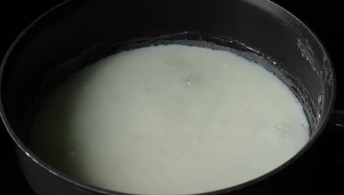 Boil 1 cup milk and add the cooked kozhukatta balls. (1116.24)