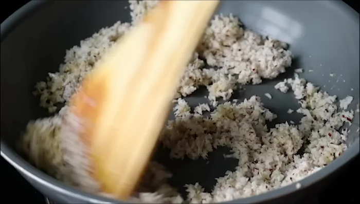 In a pan, fry ¾ cup grated coconut in 2 teaspoons ghee until fragrant. (117.28)