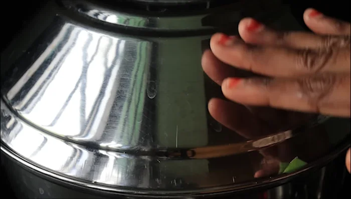Steam the kozhukatta in an idli steamer for 10 minutes. (472)
