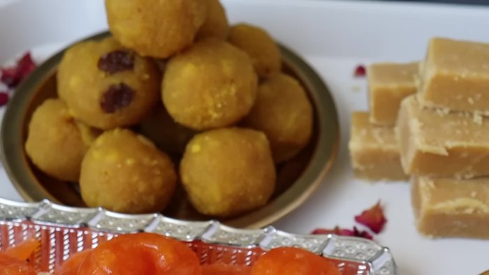 Prepare Gulab Jamun, Mini Nagari Boondi, and Laddu according to package instructions.