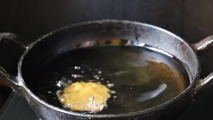 Heat ghee/oil in a pan.