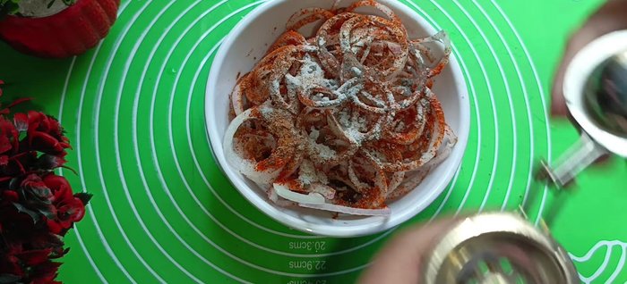 Squeeze lemon juice over the onions.